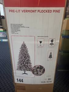 lot 102 image: Pre-Lit 7.5 ft Vermont Flocked Pine Artificial Christmas Tree with 400 Lights