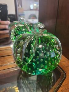 lot 113 image: Konstglas Ronneby Hand-Sculptured Green Art Glass Pumpkin Paperweight