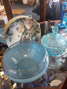 lot 119 image: Collection of Blue Art Glass and Song of Promise Collector Plate
