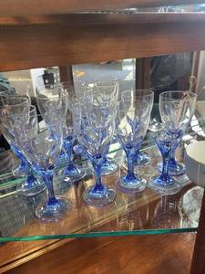 lot 121 image: Blue Stemmed Wine Glass Set and Clear Glass Cake Stand