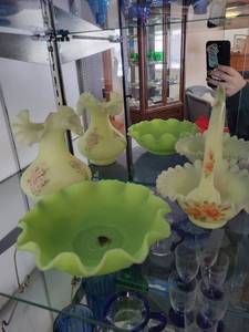 lot 171 image: Fenton Uranium Glass Lot with Hand Painted Floral Accents