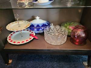 lot 175 image: Collection of Vintage Glassware and Decorative Dishes