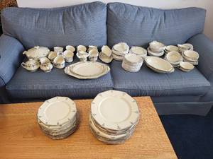 lot 182 image: Community China Deauville Bavaria Germany Dinnerware Set with Serving Pieces