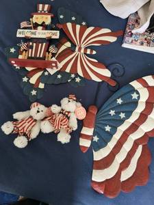 lot 195 image: Patriotic Decor Collection with Wall Butterflies, Uncle Sam Sign, and Plush Bears