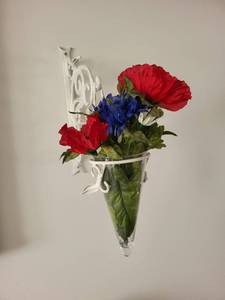 lot 209 image: Wall-Mounted Decorative White Metal Bracket with Glass Vase and Faux Flowers