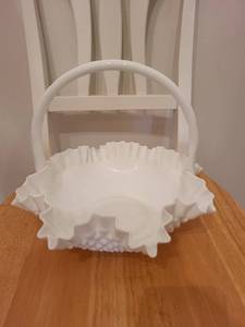 lot 220 image: Vintage White Hobnail Milk Glass Basket with Ruffled Edge