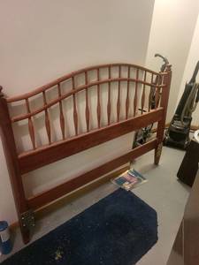 lot 225 image: Wooden Headboard with Spindle Design 64in x 36in