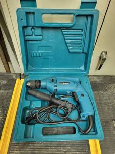 lot 236 image: Makita Hammer Drill with Hard Case and Side Handle
