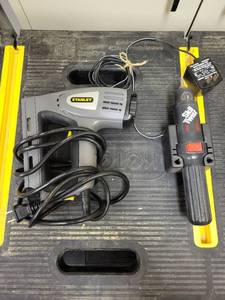 lot 254 image: Stanley Electric Staple Gun and Skil Twist Cordless Screwdriver Set