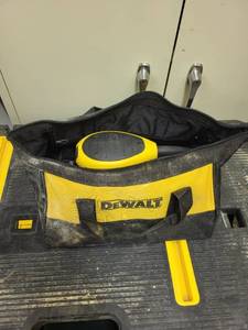 lot 267 image: DeWalt 14 Sheet Palm Sander with Carry Bag