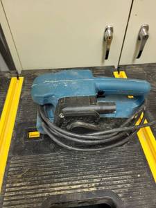 lot 268 image: Makita 9911 3x18 Inch Belt Sander 120V