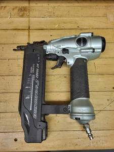 lot 272 image: Hitachi NT50AE2 2 inch 18 Gauge Brad Nailer