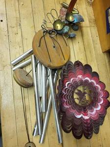 lot 284 image: Outdoor Wind Chime, Metal Spinner, and Metal Leaf Dragonfly Set