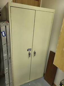 lot 291 image: Metal Storage Cabinet with Shelves, 36x19x72 Inches