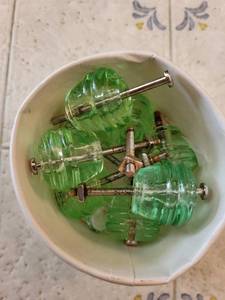 lot 384 image: Set of 6 Green Glass Drawer Pulls with Hardware