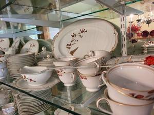 lot 405 image: Noritake China Japan Tatania 1970 Dinnerware Set with Floral Pattern