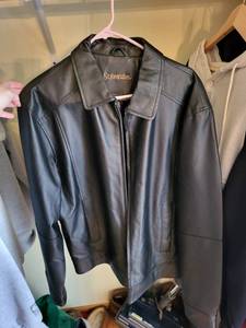 lot 412 image: St. Johns Bay Genuine Leather Jacket, Medium