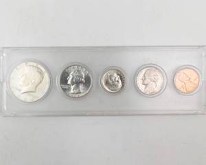 lot 37 image: 1964 5 coin date set in plastic holder