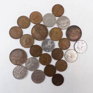 lot 111 image: 1 bag of misc. Canadian large cents, small cents and nickels. Circa Teens thru 50s