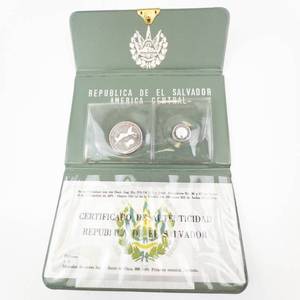 lot 136 image: Republic of El Salvador 1971 silver proof set in original packaging 1 Colone and 5 Colone .999