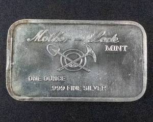 lot 68O image: 1973 Fathers Day 1 Troy Oz. .999 Fine Silver Bar -Mother Lode Mint