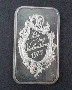 lot 68Q image: 1975 Be My Valentine Madison Mint 1oz .999 Silver Art Bar