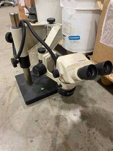 lot 18ET image: Olympus Microscope ArmHead (600685)
