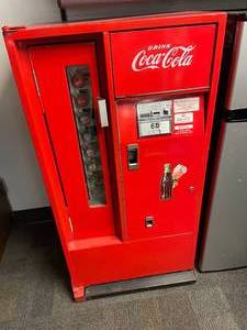 lot 4SK image: Coca - Cola Machine (599386)