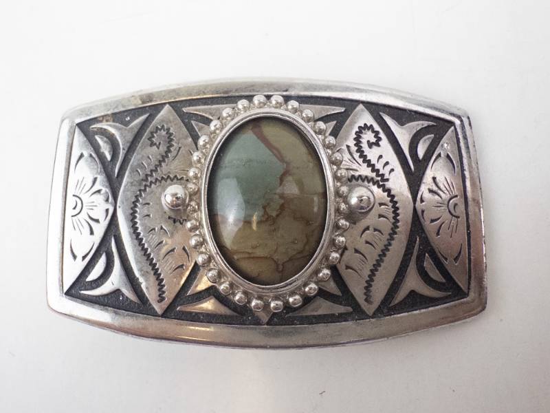 lot 17 image: Southwestern Silver Belt Buckle with Oval Stone Inset - NavajoZuni-Inspired Motif