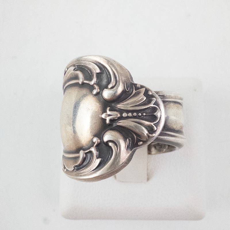 lot 39 image: Sterling Heritage Spoon Ring - Size 5.5