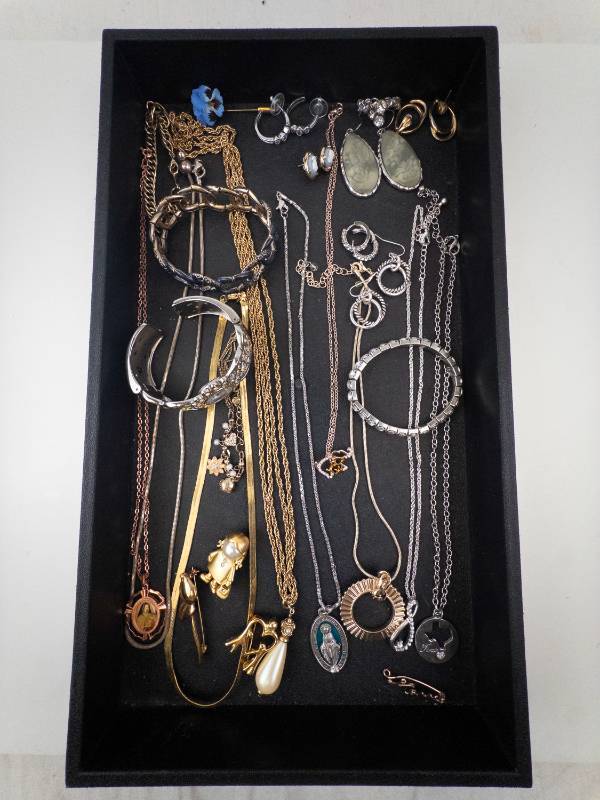 lot 73 image: Assorted Jewelry Lot - Necklaces, Bracelets, Rings & Earrings