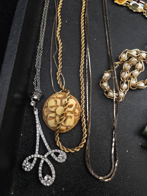 lot 81 image: Assorted Costume Jewelry Lot - Necklaces, Bracelets, Earrings & Brooches