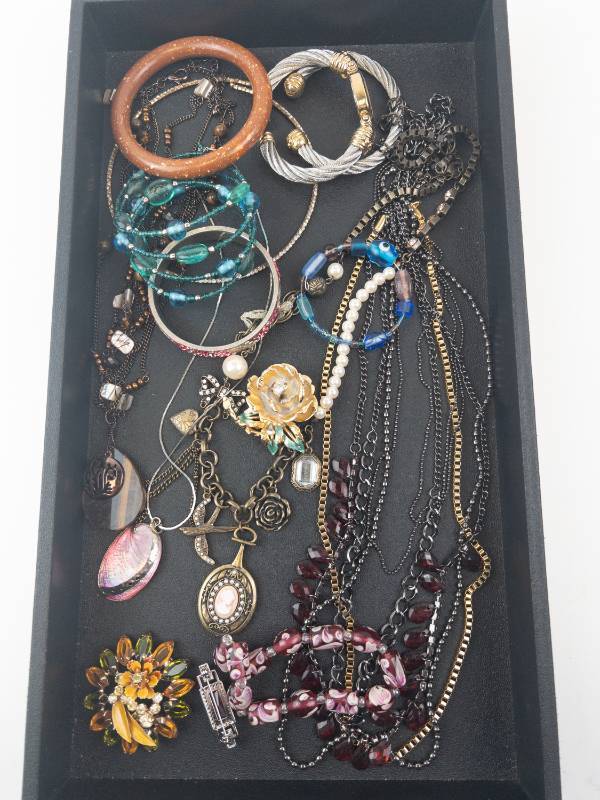 lot 95 image: Joan Rivers Classics Quartz Watch - Gold-Tone & Assorted Vintage Jewelry Lot