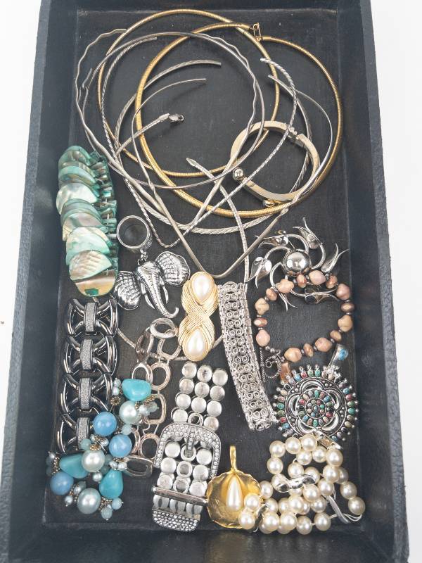 lot 96 image: Costume Jewelry Lot - Necklaces, Bracelets & Pearls, Turquoise Accents
