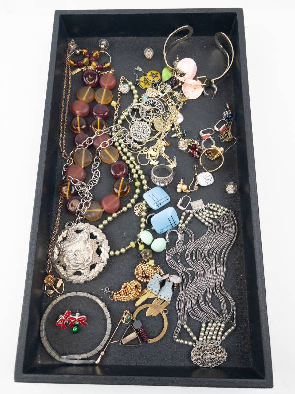 lot 100 image: Costume Jewelry Lot - Assorted Necklaces, Bracelets & Earrings