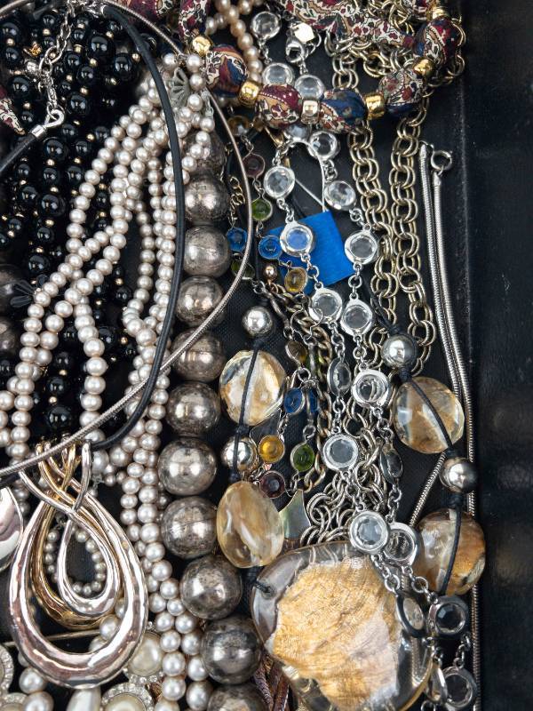 lot 114 image: Assorted Costume Jewelry Necklace & Bracelet Lot