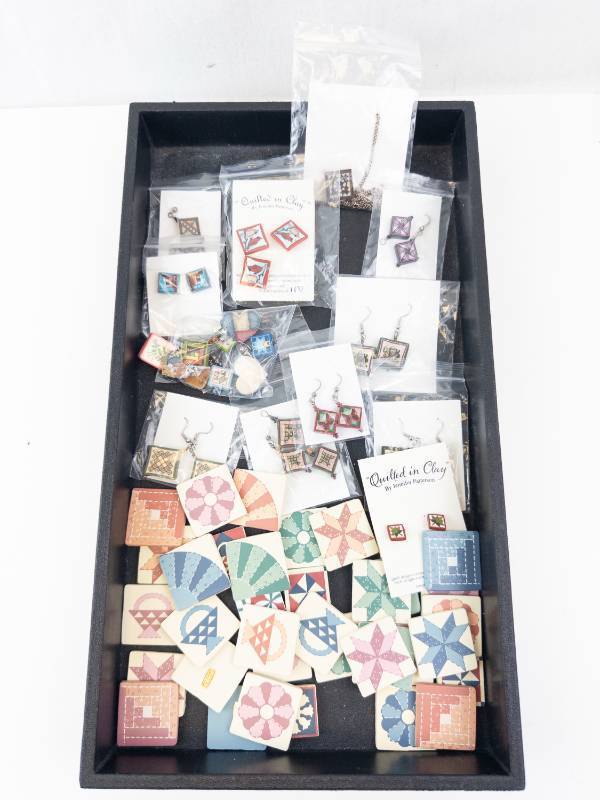 lot 131 image: Quilted in Clay by Jennifer Patterson - Earrings & Pendant Set, Assorted Quilt-Pattern Jewelry