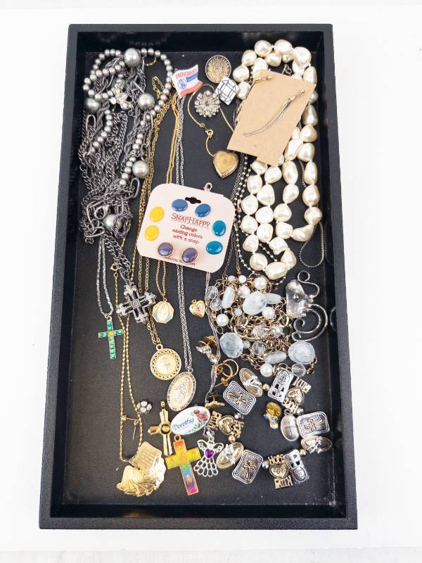 lot 138 image: Assorted Jewelry Tray Lot - Cross Necklaces, Pearl Strand & Charms
