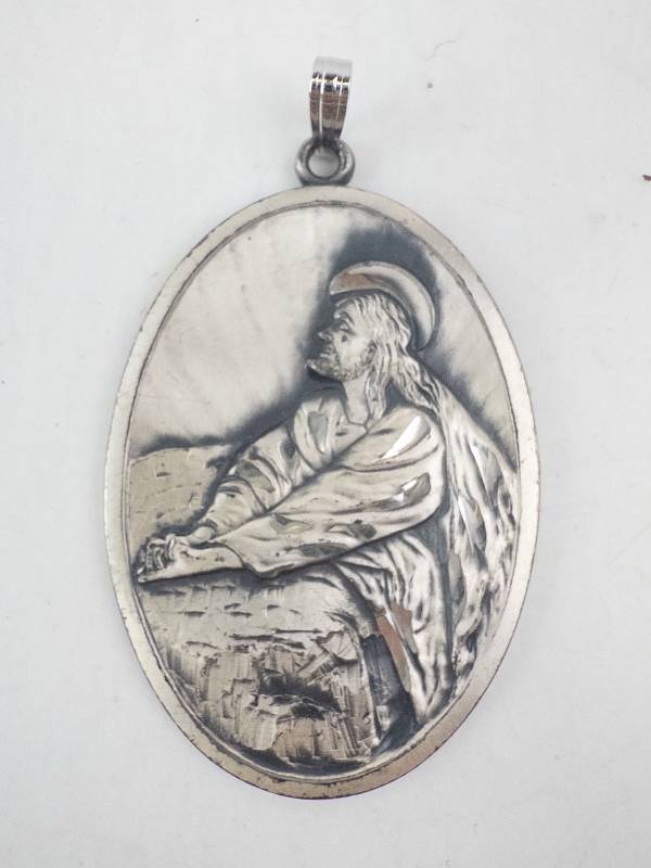 lot 165 image: Anson Pewter Oval Pendant - Bas-Relief Figure