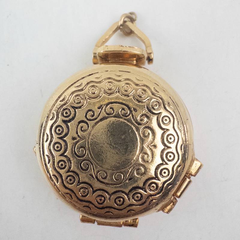 lot 168 image: Gold Tone Engraved Locket Pendant - Vintage Necklace Jewelry