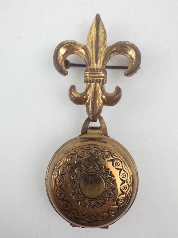 lot 169 image: Gold Tone Fleur-de-Lis Locket Pendant - Dual-Chamber Pocket Case