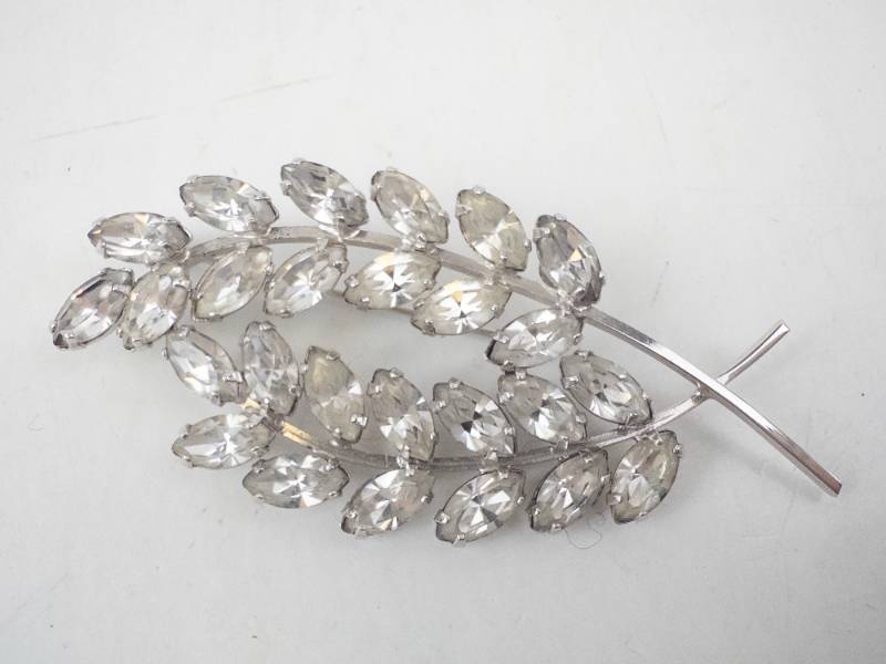 lot 174 image: Silver-Tone Crystal Leaf Brooch with Marquise-Cut Rhinestones - Formal Wear Accessory