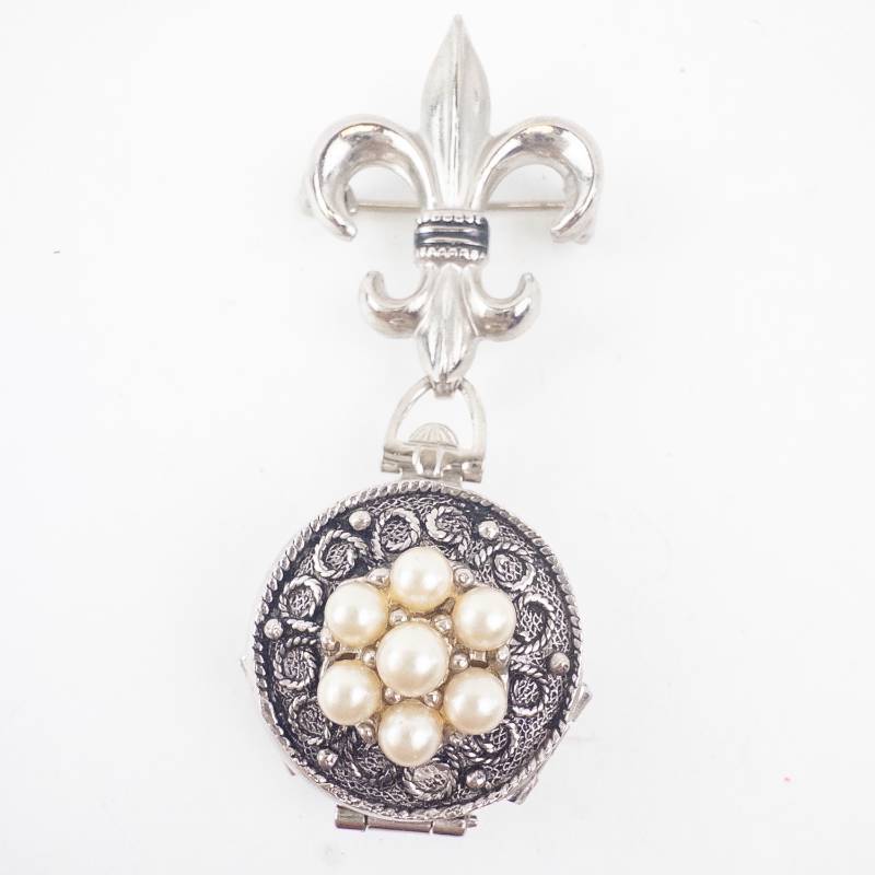lot 176 image: Fleur-de-Lis Silver Locket Pendant - Pearl Cluster