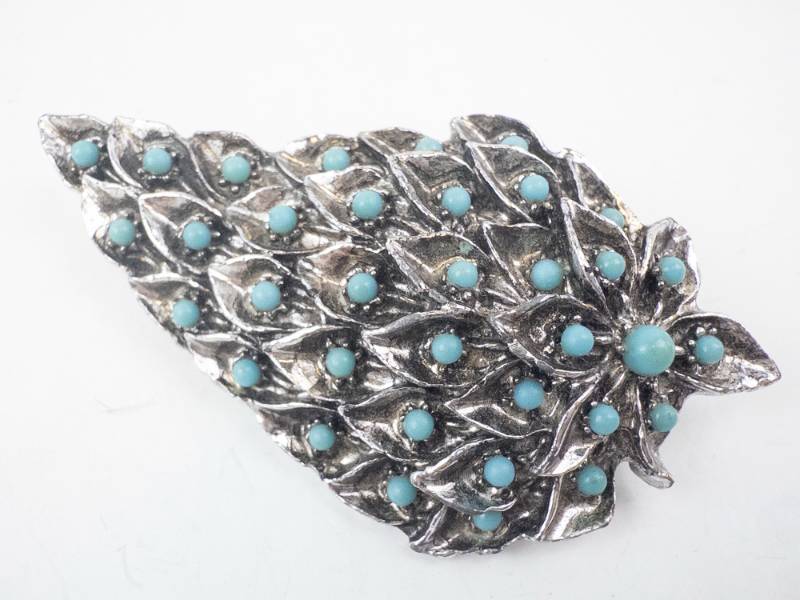 lot 194 image: Leaf-Shaped Silver-Tone Brooch with Turquoise Cabochons