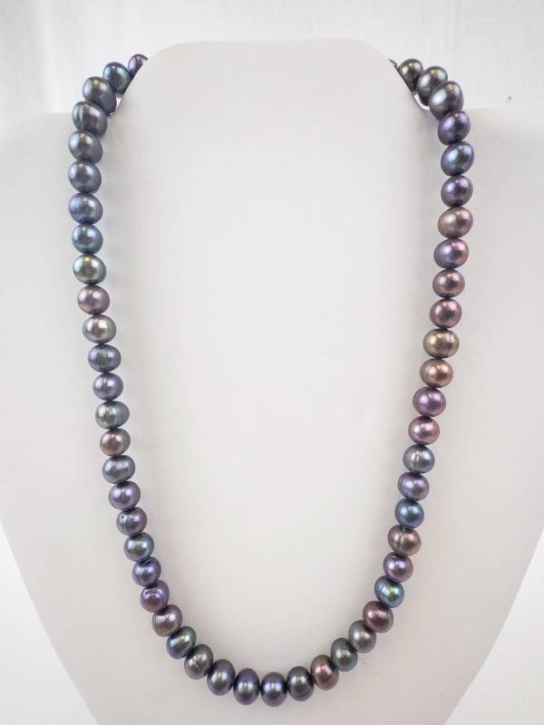 lot 231 image: Freshwater Pearl Necklace - Multicolor Iridescent Lavender Blue Tones