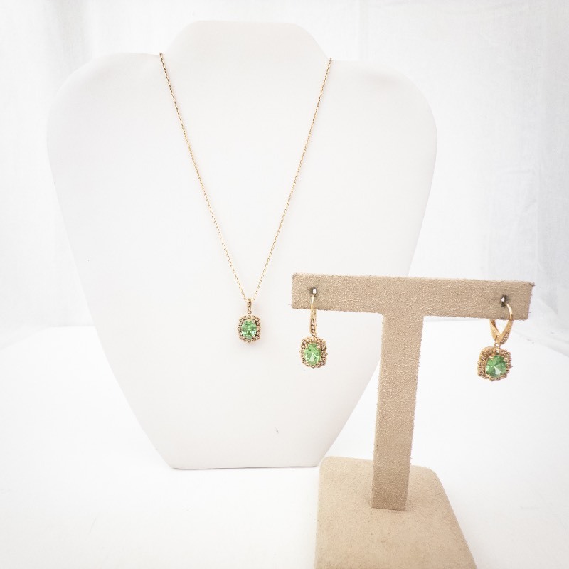 lot 259 image: Vermeil (Sterling Silver) Green Gem Necklace & Earrings Set