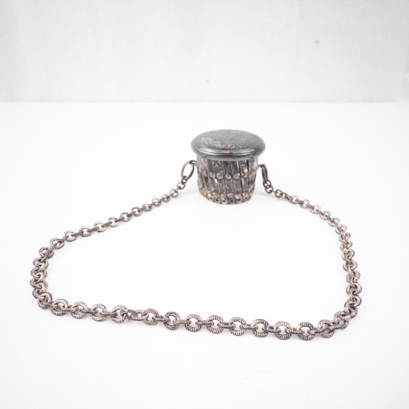 lot 262 image: German Silver Expandable Purse Opening with Chain - Antique Frame Hardware