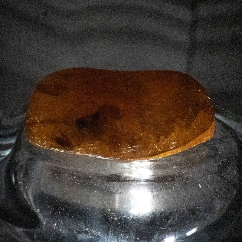 lot 48 image: Amber with Insect Inclusion - 60ct