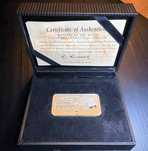 lot 27 image: Singapore Airlines Wonders of the World Taj Mahal Silver Ingot wCase & COA, .817 OzT  .80 Fine, 38k Mintage