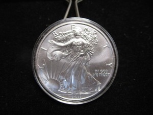 lot 2 image: 2011 American Eagle $1 Silver Coin